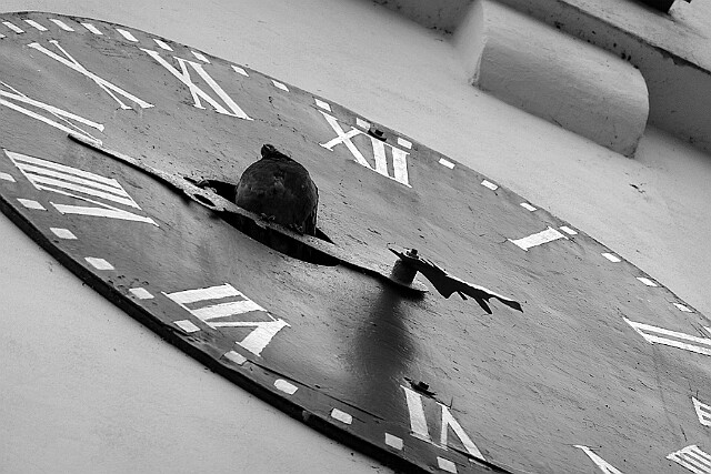 Siedzi za piętnaście... null